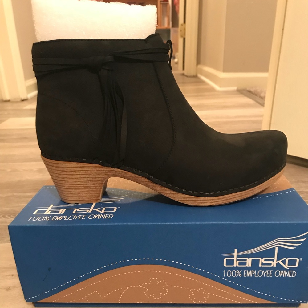 Dansko Markie Bootie in Black Nubuck; EU size 38